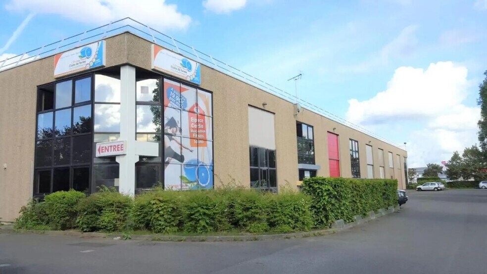 Bureau dans Coignières à louer - Photo de l’immeuble – Image 1 sur 9