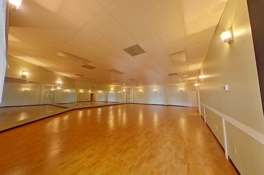 2221 S Ferdon Blvd, Crestview, FL à louer - Photo de l’immeuble – Image 3 sur 6