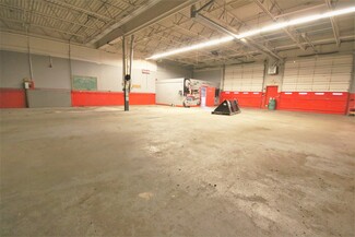 Plus de détails pour 840 Cumberland Hill Rd, Woonsocket, RI - Industriel/Logistique à louer
