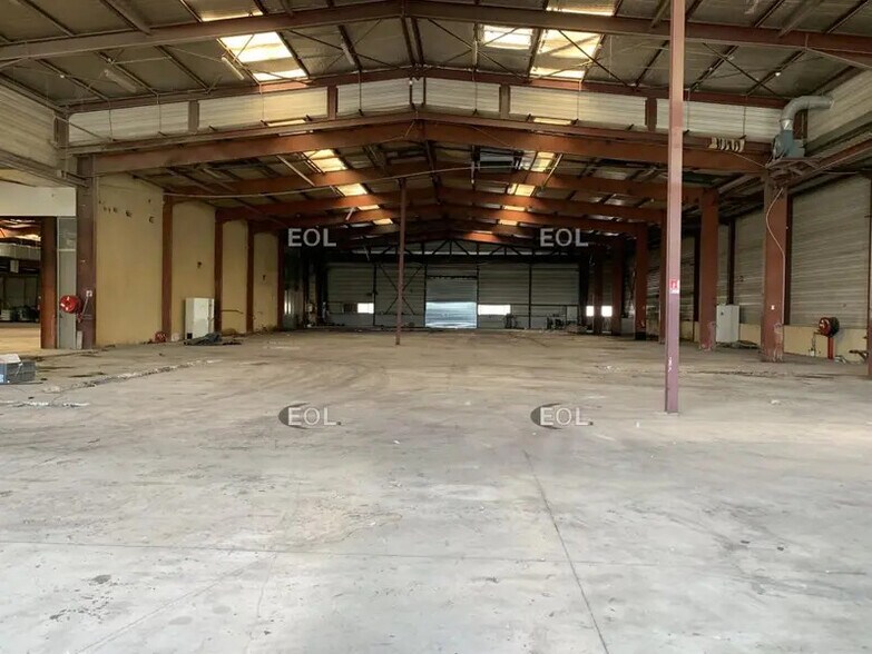 Industriel/Logistique dans Rognac à vendre - Photo de l’immeuble – Image 2 sur 9