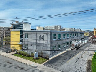 Plus de détails pour 64 Grove St, Watertown, MA - Local d'activités à louer
