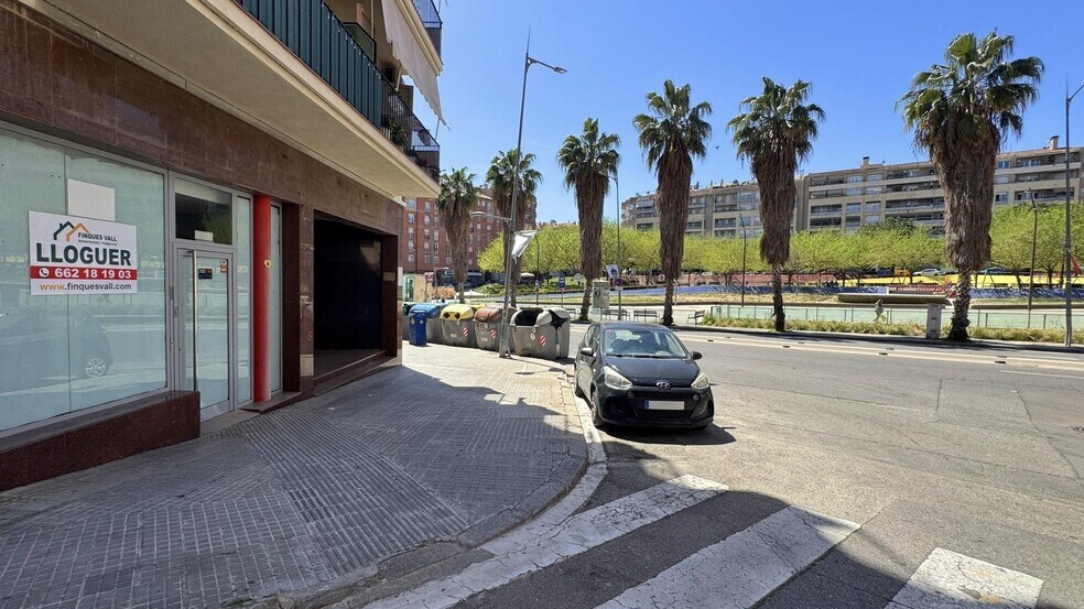 Local commercial dans Terrassa, Barcelona à louer - Photo de l’immeuble – Image 2 sur 6