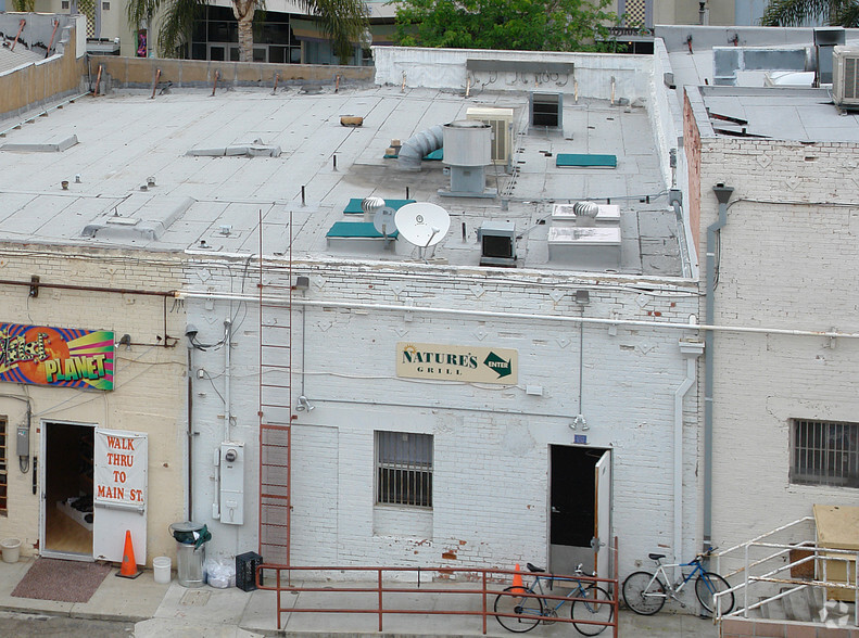 566 E Main St, Ventura, CA à louer - Photo de l’immeuble – Image 3 sur 4