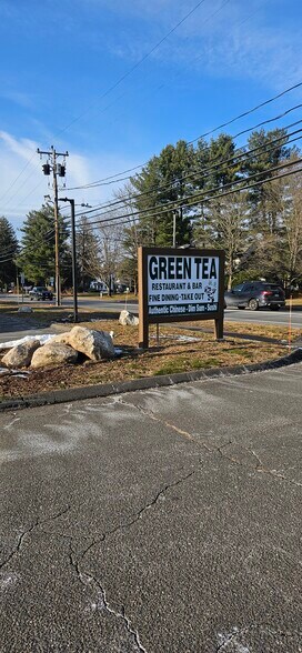1067 Farmington Ave, Farmington, CT à louer - Photo de l’immeuble – Image 3 sur 4