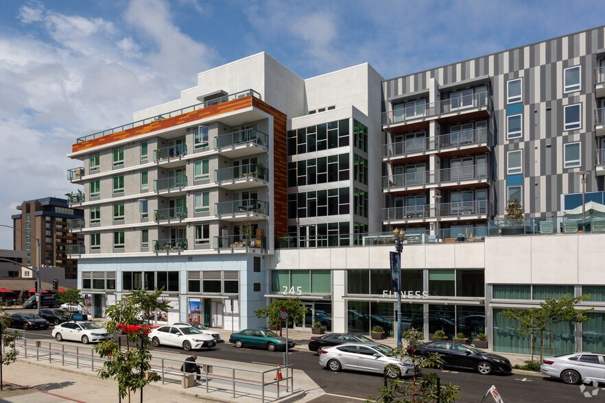 245 W Broadway, Long Beach, CA à louer - Photo principale – Image 1 sur 61
