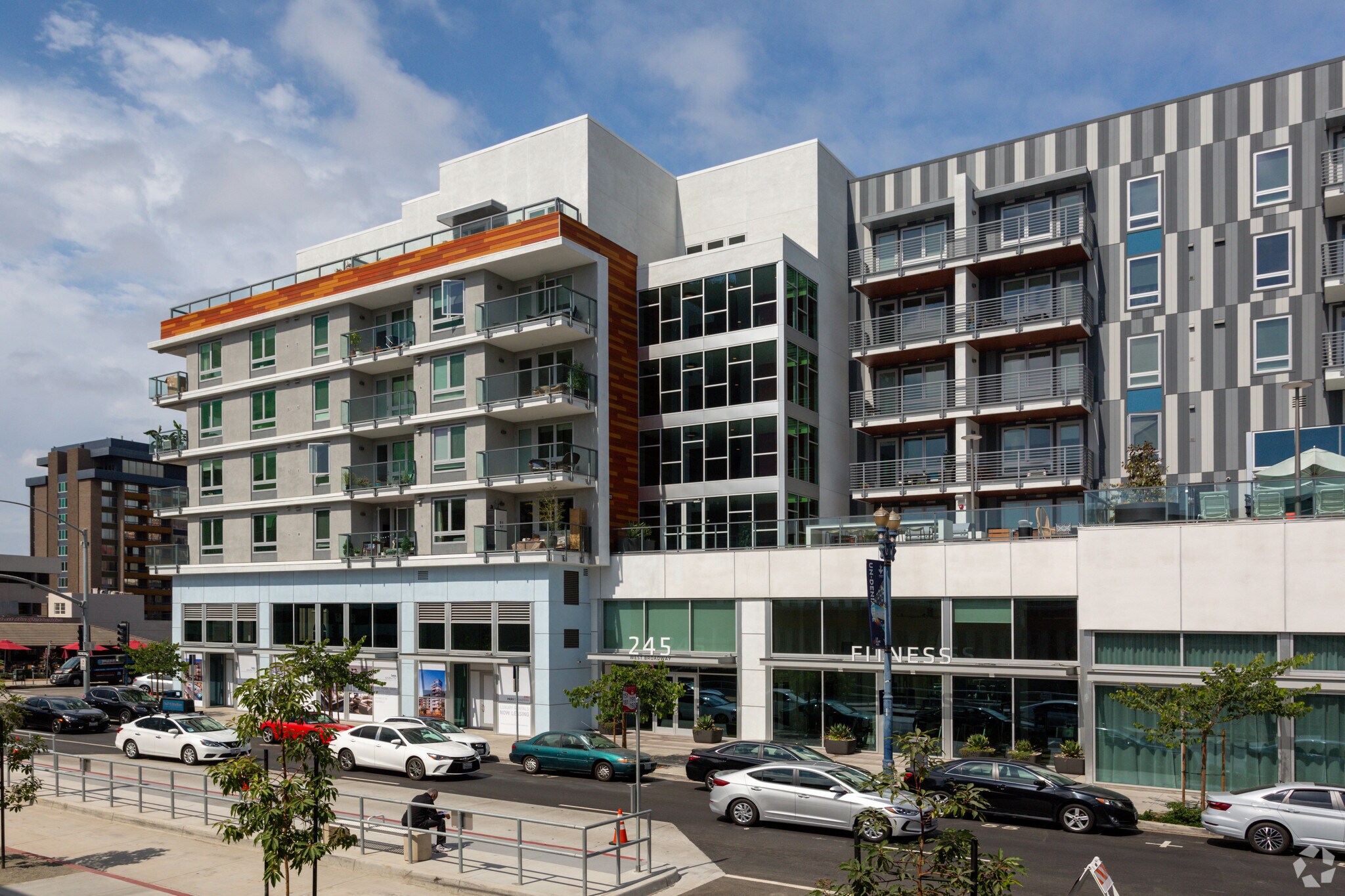 245 W Broadway, Long Beach, CA à louer Photo principale– Image 1 sur 62