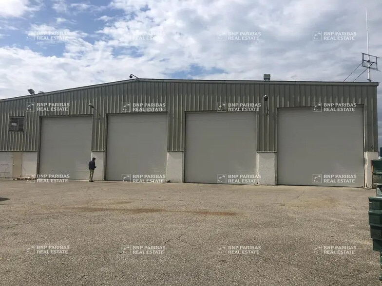 Industriel/Logistique dans Voreppe à vendre - Photo de l’immeuble – Image 2 sur 3