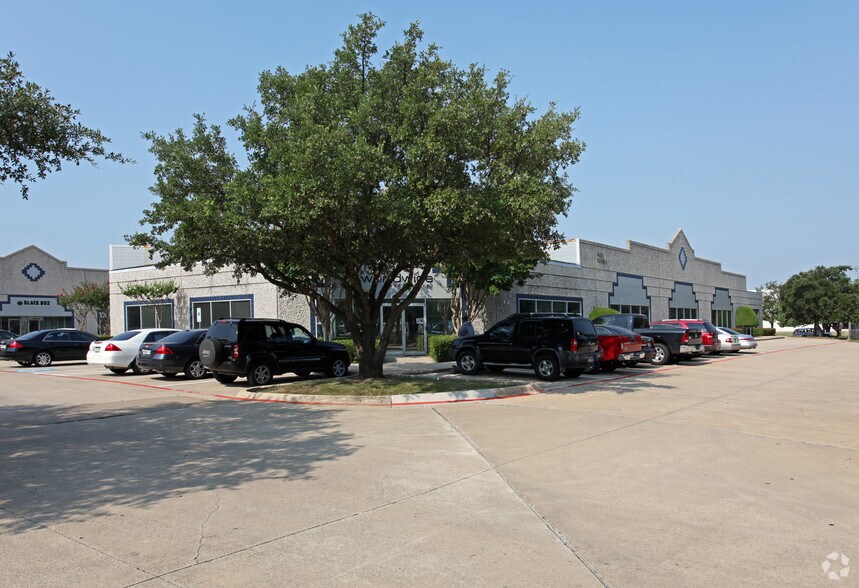 1421 Champion Dr, Carrollton, TX à louer - Photo principale – Image 1 sur 5