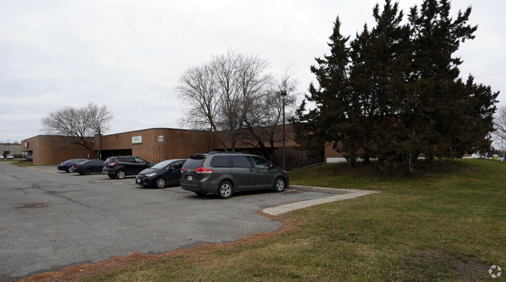 28-36 Steacie Dr, Ottawa, ON à louer - Photo de l’immeuble – Image 2 sur 2