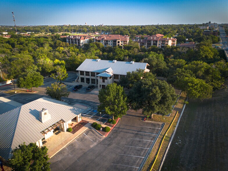102 W Morrow St, Georgetown, TX à louer - Photo de l’immeuble – Image 2 sur 3