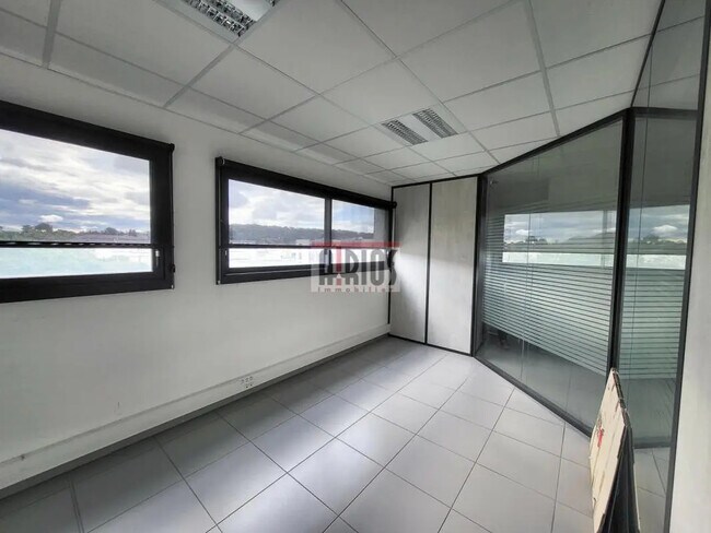 Plus de détails pour Bureau à vendre