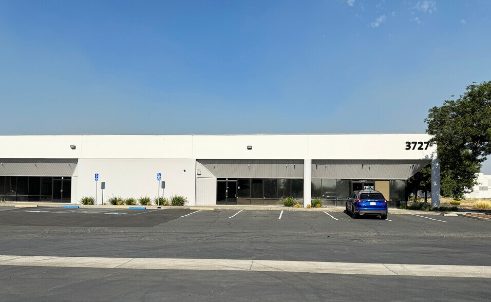 3727 Metro Dr, Stockton, CA à louer - Photo de l’immeuble – Image 3 sur 7