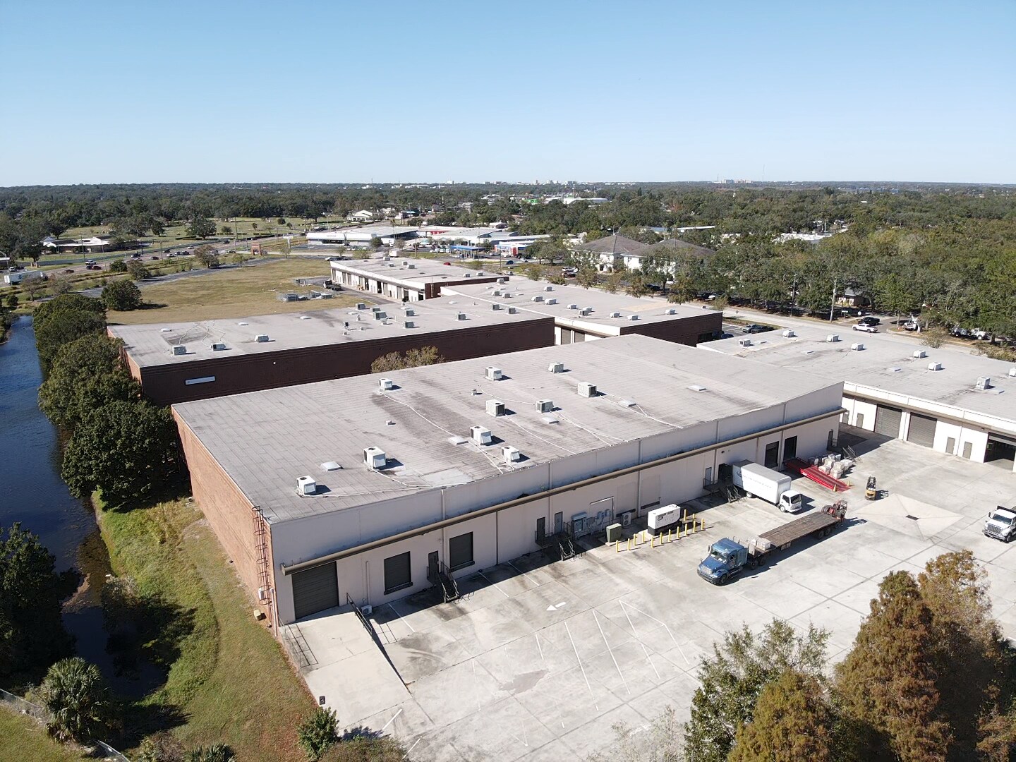 2335 Commerce Point Dr, Lakeland, FL à louer Photo de l’immeuble– Image 1 sur 12