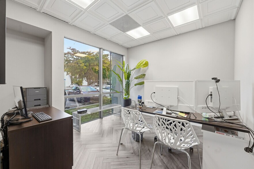 520 NW 165th St, North Miami Beach, FL à vendre - Photo de l’immeuble – Image 3 sur 19