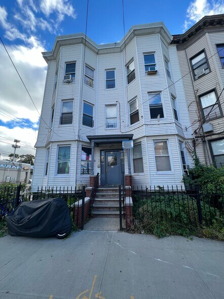 47 N Bleeker St, Mount Vernon, NY à vendre - Photo de l’immeuble – Image 1 sur 23