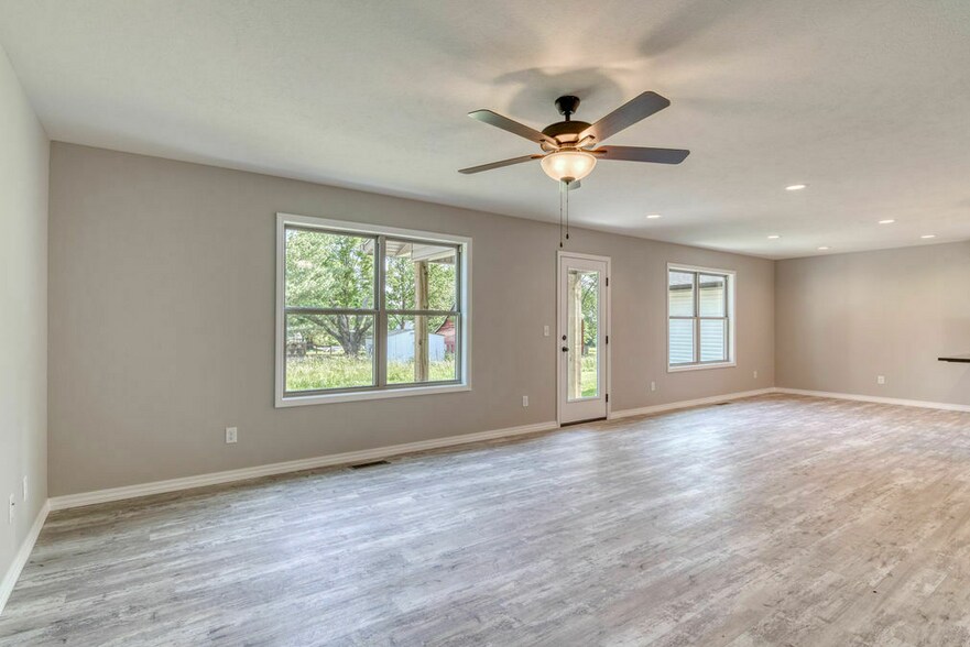 1205 E Paragon, Springfield, MO à vendre - Photo intérieure – Image 2 sur 12