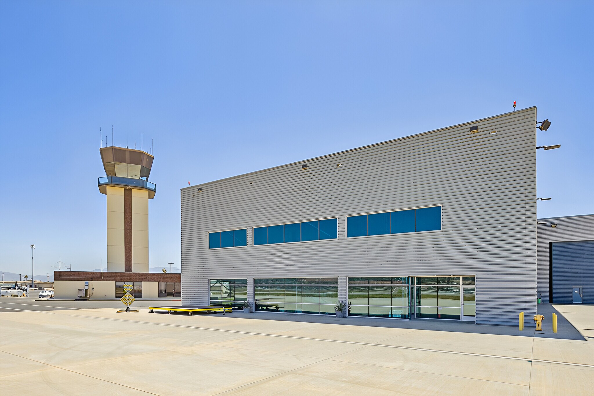 800 Aviation Dr, Camarillo, CA à vendre Photo de l’immeuble– Image 1 sur 16