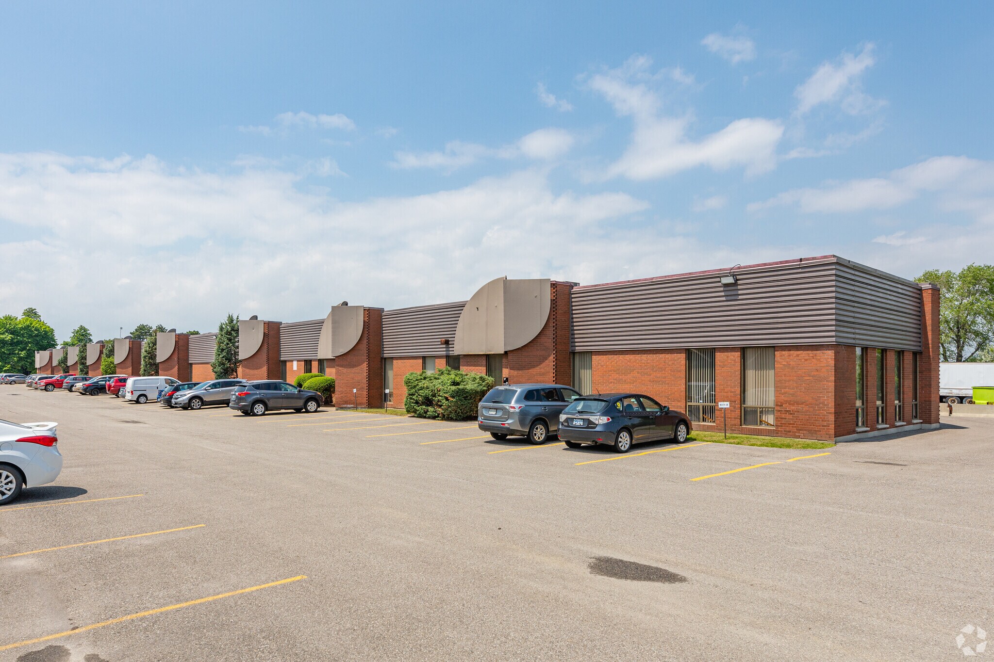 73 Galaxy Blvd, Toronto, ON à louer Photo principale– Image 1 sur 4