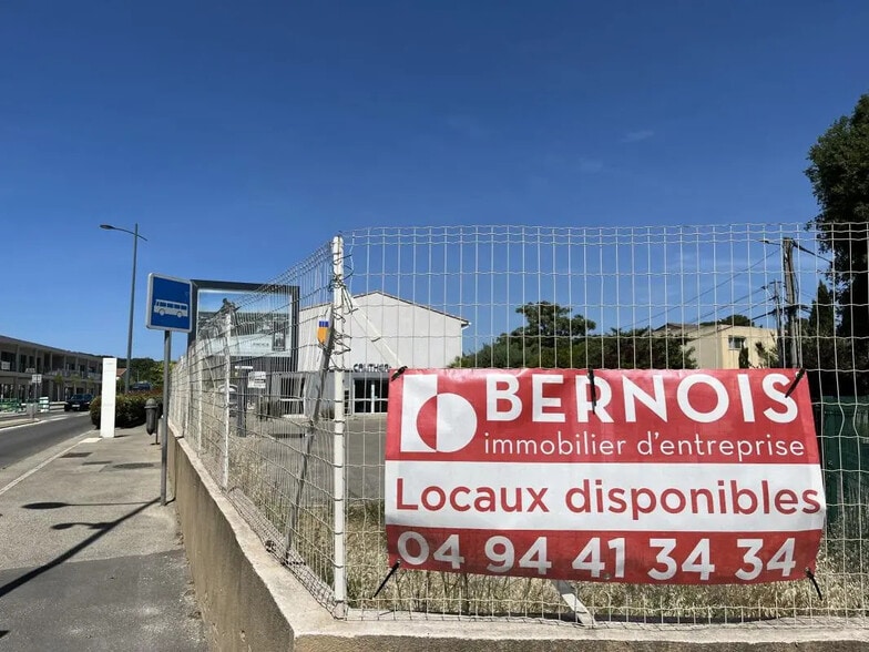 Local commercial dans La Seyne-sur-Mer à louer - Photo de l’immeuble – Image 2 sur 7