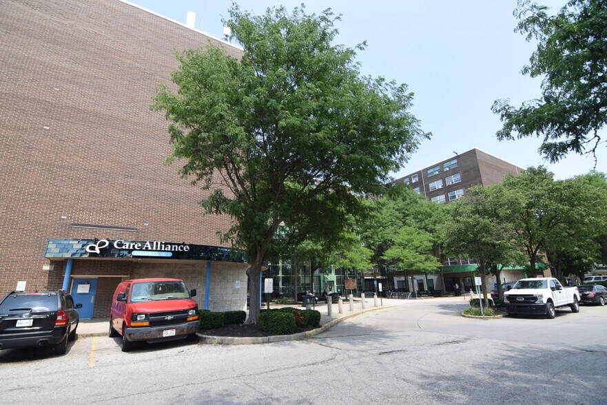 6001 Woodland Ave, Cleveland, OH à vendre - Photo de l’immeuble – Image 2 sur 8