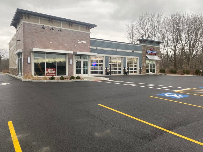 2290 Downer Street Rd, Baldwinsville, NY à vendre - Photo de l’immeuble – Image 2 sur 9