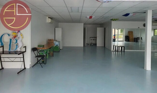 Plus de détails pour Local commercial à louer