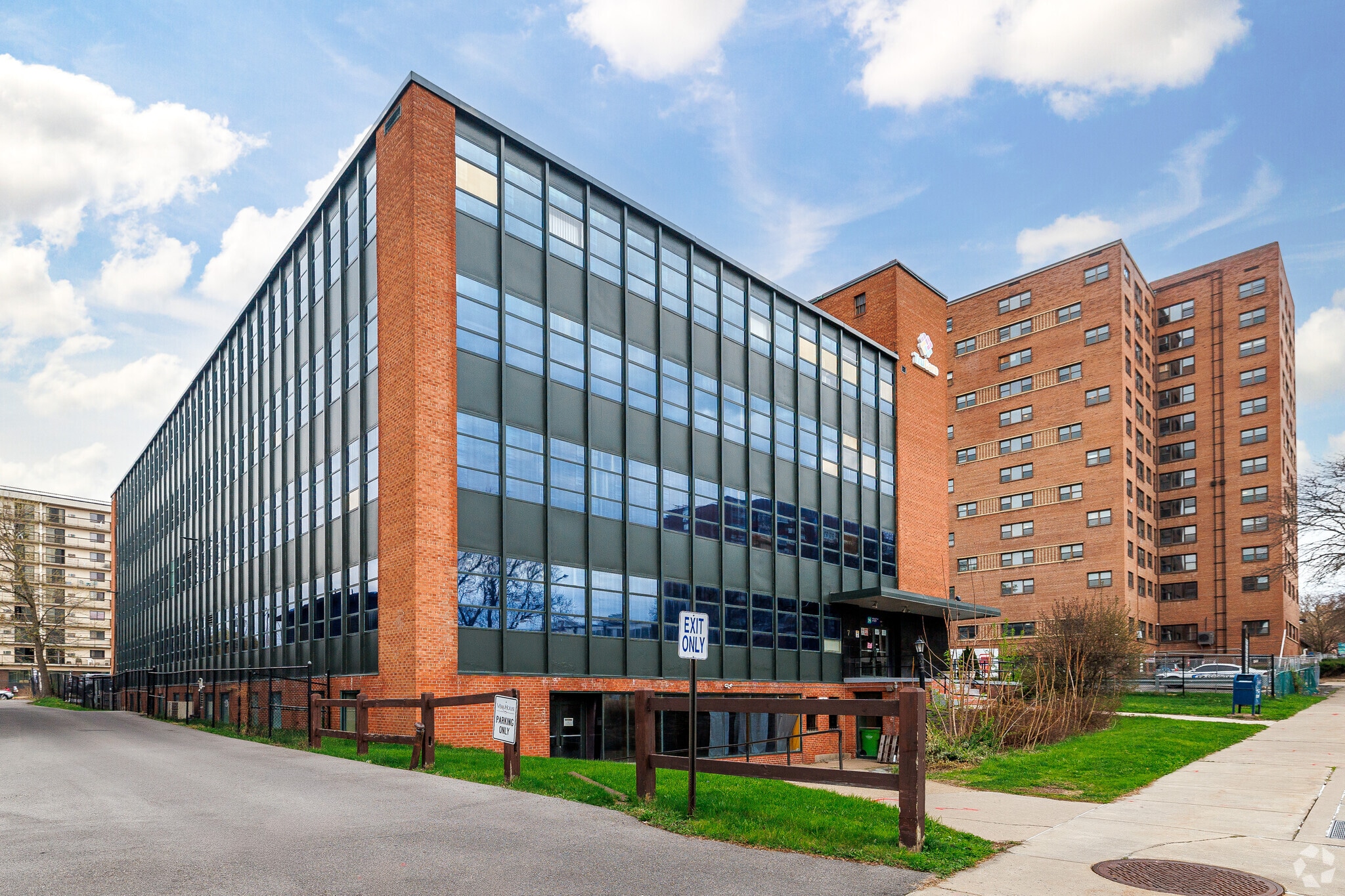 731 James St, Syracuse, NY à louer Photo principale– Image 1 sur 18