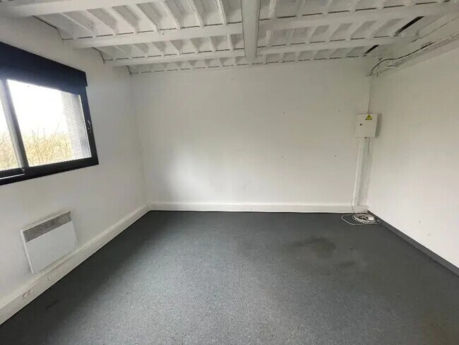 Plus de détails pour 28 Avenue Général De Gaulle, Champagne-au-Mont-d'Or - Bureau à louer