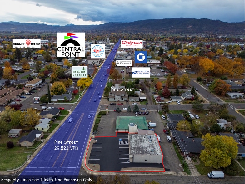 839 E Pine St, Central Point, OR à louer - Photo de l’immeuble – Image 3 sur 4