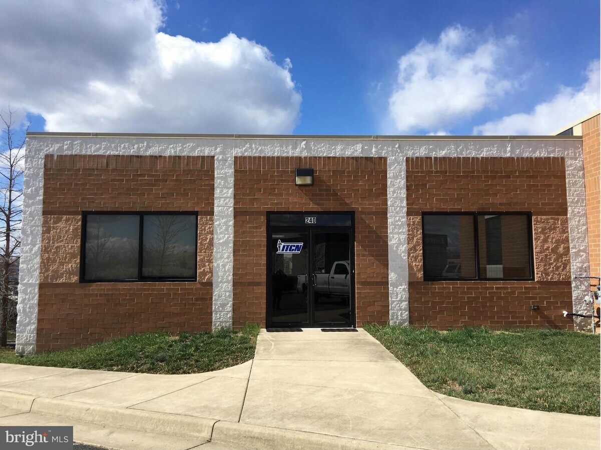 240-254 Airport Rd, Winchester, VA 22602 - Lot 240-2 -  - Photo intérieure - Image 1 of 9