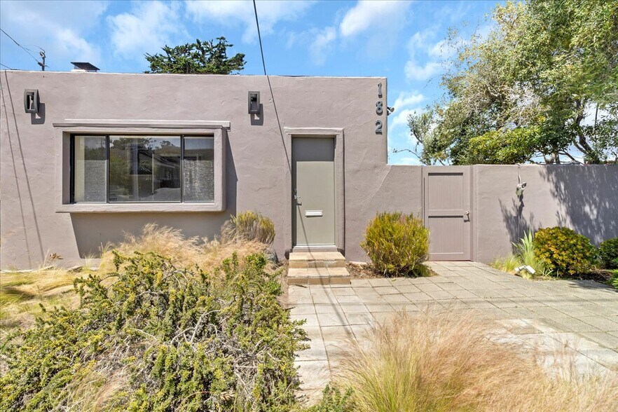 182 El Dorado St, Monterey, CA à vendre - Photo de l’immeuble – Image 1 sur 32