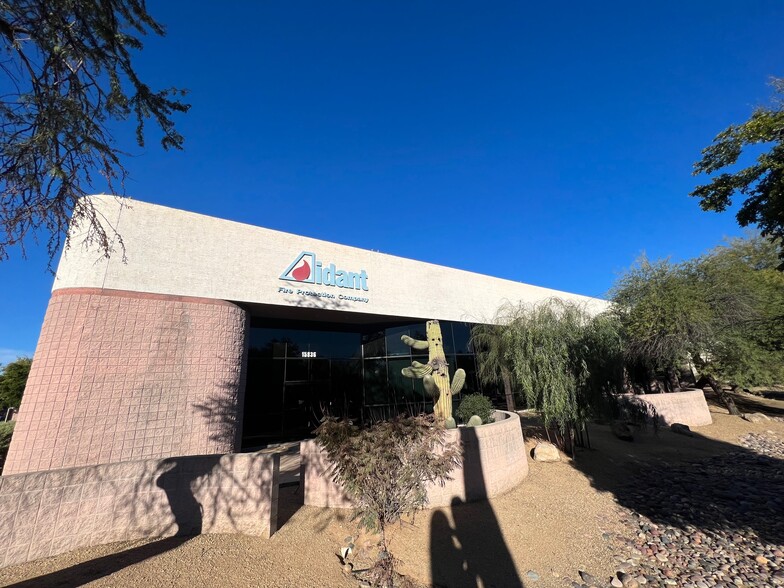 15836 N 77th St, Scottsdale, AZ à louer - Photo de l’immeuble – Image 3 sur 11