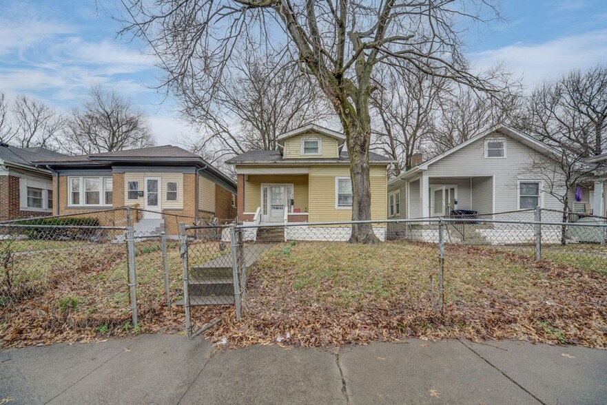 4722 Granada Dr, Louisville, KY à vendre - Photo de l’immeuble – Image 2 sur 13
