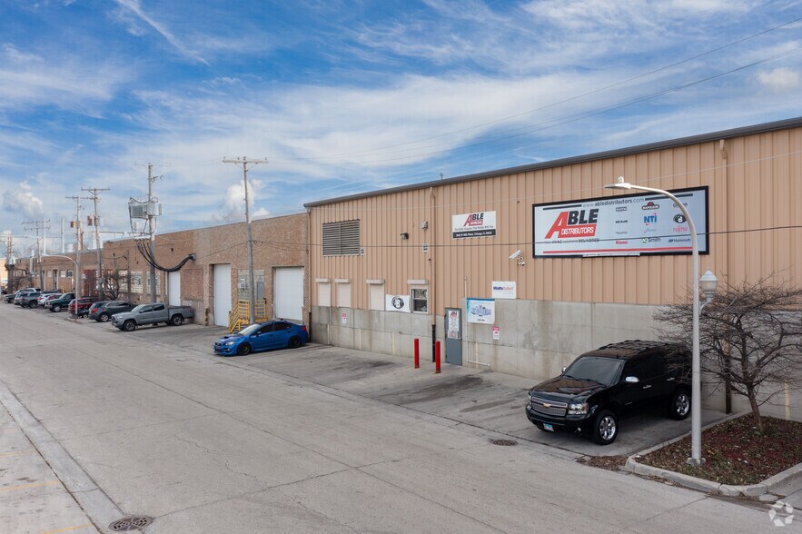 2845 W 48th Pl, Chicago, IL à louer - Photo de l’immeuble – Image 2 sur 10