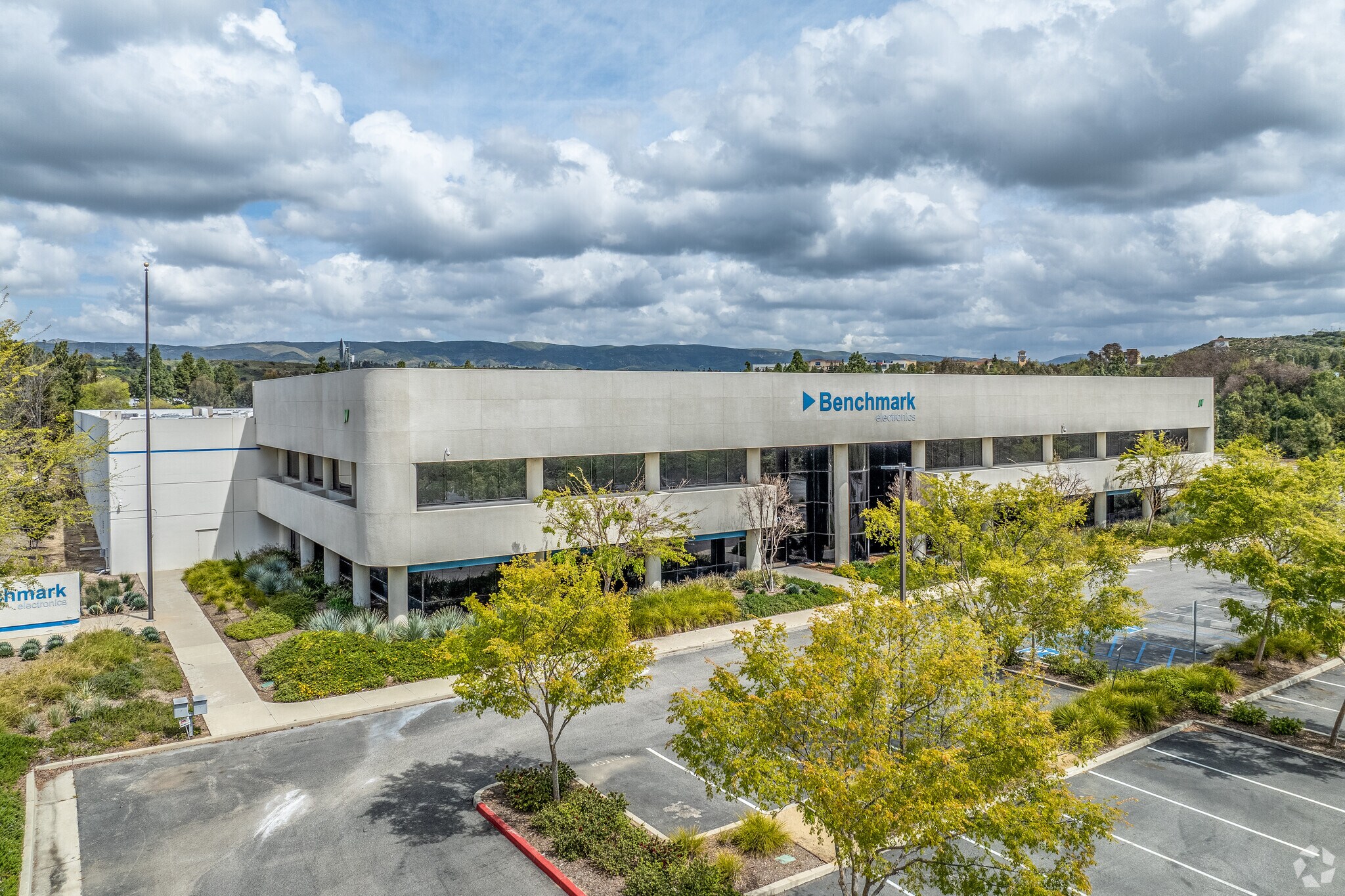 200 Science Dr, Moorpark, CA à louer Photo principale– Image 1 sur 13