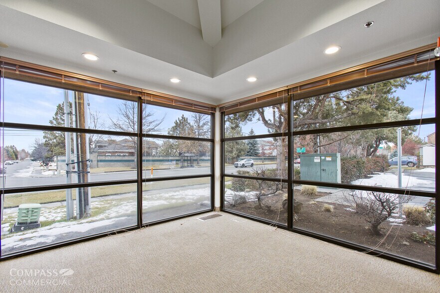 2698 NE Courtney Dr, Bend, OR à louer - Photo de l’immeuble – Image 3 sur 33