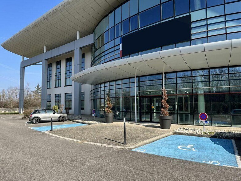 301 Rue Denis Papin, Villefontaine à vendre - Photo de l’immeuble – Image 2 sur 18