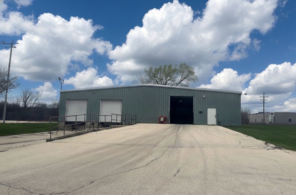 9009 N 51st St, Brown Deer, WI à vendre Photo intérieure– Image 1 sur 2