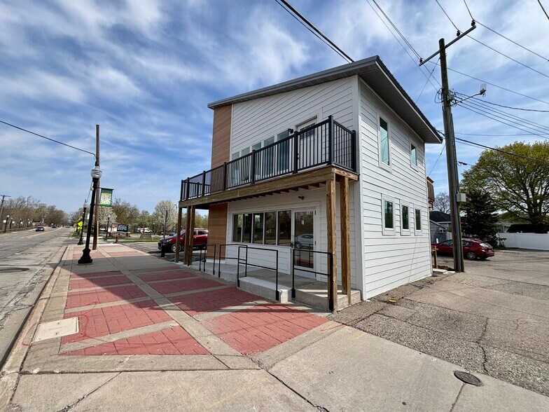 114 N Putnam St, Williamston, MI à vendre - Photo de l’immeuble – Image 3 sur 16