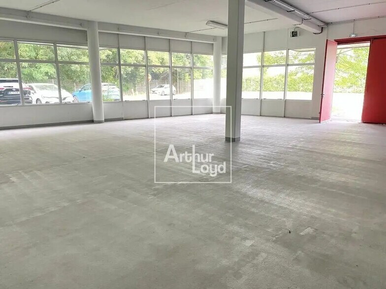 Local d’activités dans Tigery à louer - Photo de l’immeuble – Image 2 sur 5