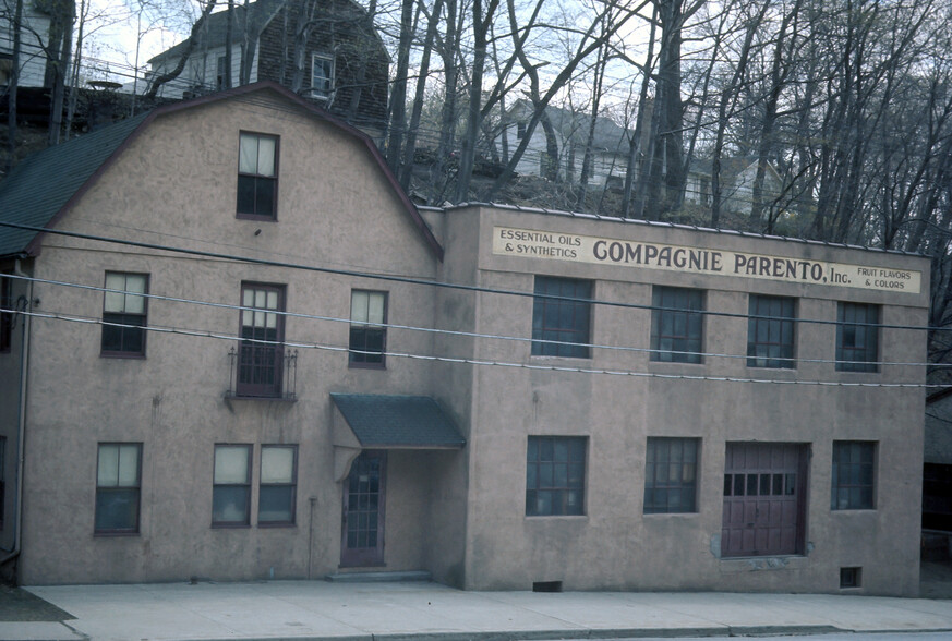 68 Brook St, Croton On Hudson, NY à vendre - Photo de l’immeuble – Image 2 sur 34