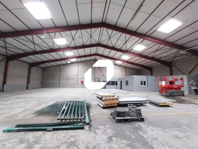 Plus de détails pour Local d'activités à louer