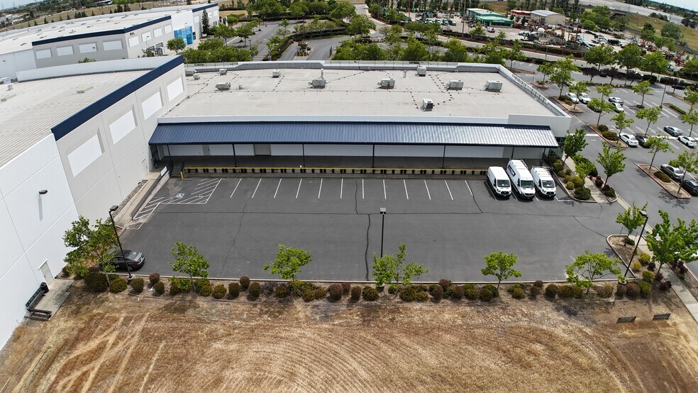 10000 Alantown Dr, Roseville, CA à louer - Photo de l’immeuble – Image 2 sur 12