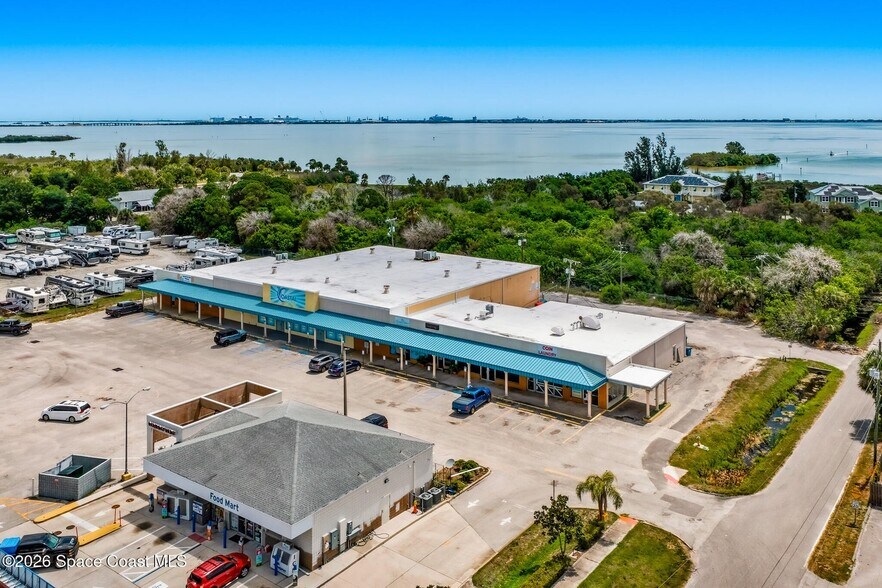 864-880 N Banana River Dr, Merritt Island, FL à louer - Photo de l’immeuble – Image 1 sur 22