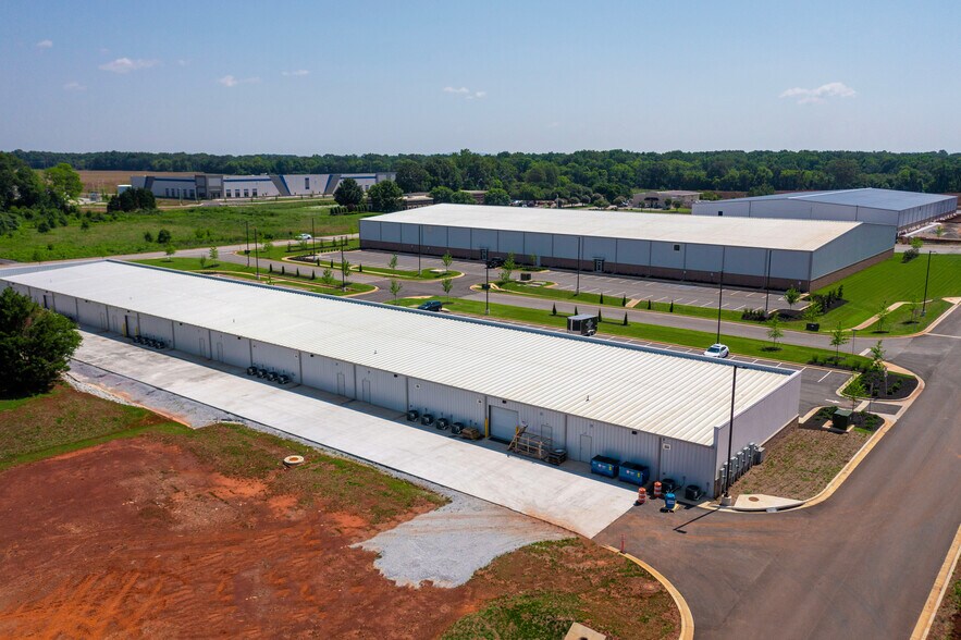 25150 Mooresville Rd, Tanner, AL à louer - Photo de l’immeuble – Image 2 sur 9