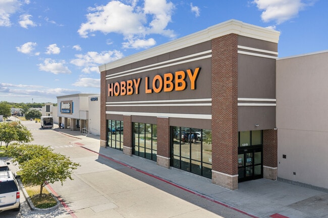 Plus de détails pour REO Sale | Cash-Flowing Retail Center – Local commercial aux enchères, Hurst, TX