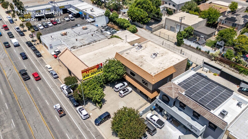 3935 Foothill Blvd, La Crescenta, CA à vendre - Photo de l’immeuble – Image 3 sur 8