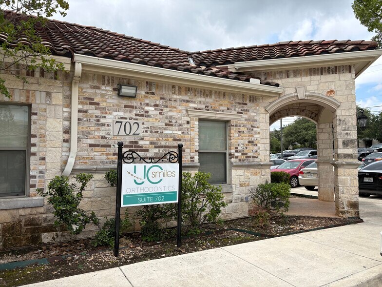 1202 E Sonterra Blvd, San Antonio, TX à louer - Photo de l’immeuble – Image 2 sur 2