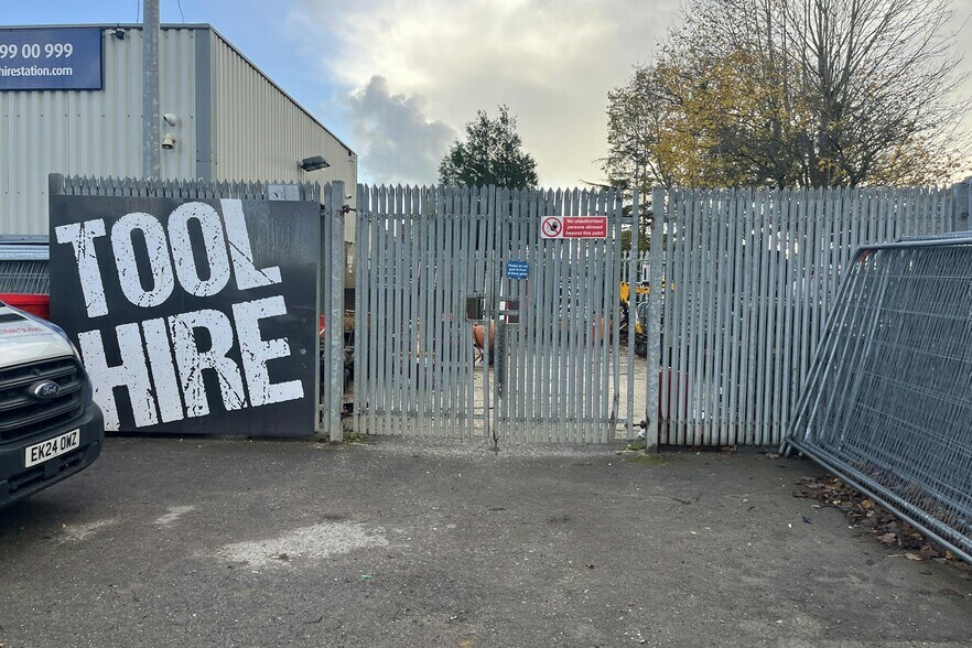 129 Somerford Rd, Christchurch à louer - Photo de l’immeuble – Image 2 sur 5