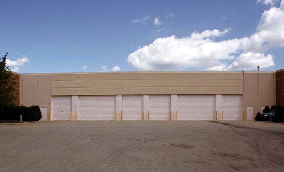 100 Overland Dr, North Aurora, IL à louer - Autre – Image 2 sur 6